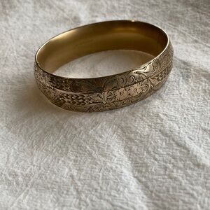 Vintage Etched Hinged Bangle Bracelet Gold Bates & B